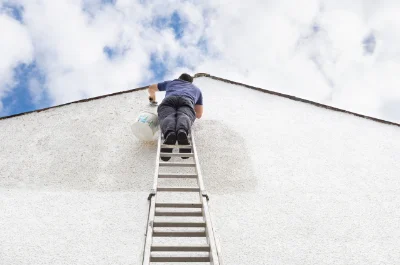 Peinture extérieure à Gudas — façades et ravalement